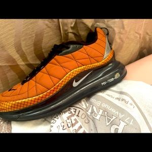 Airmax with iridescent detail